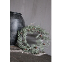 Namaak frosted cedar / pinecone krans 27cm