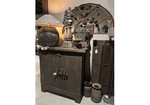 Aura Peeperkorn Aura Peeperkorn Old farm kabinet 100 x 100 x 45 cm