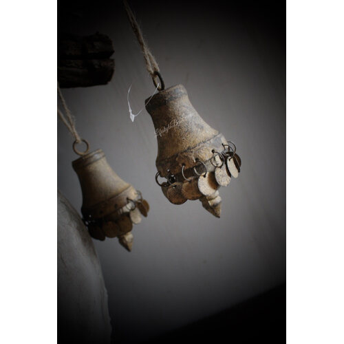 Roestige hanger Amira 14 cm 