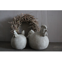 Stenen kip Niels 20 cm