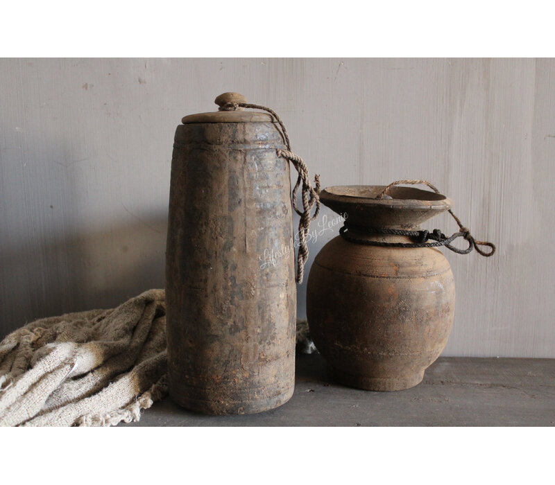 Authentieke nepalese pot met deksel