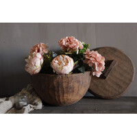 Oude houten bak met deksel