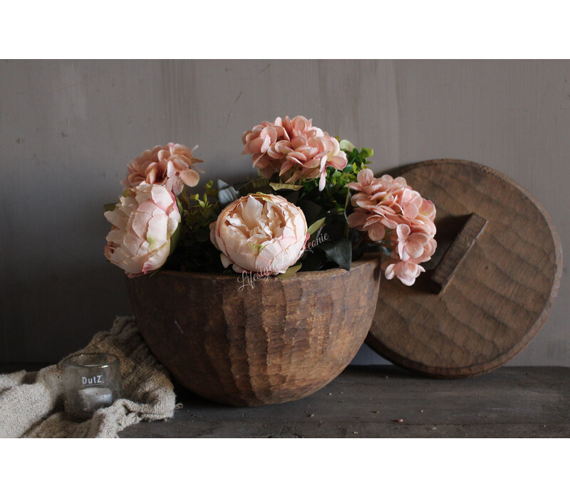 Oude houten bak met deksel