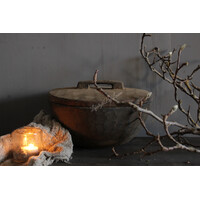 Oude houten bak met deksel