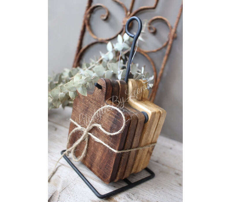 Sobere houten onderzetters aan rekje 6 stuks