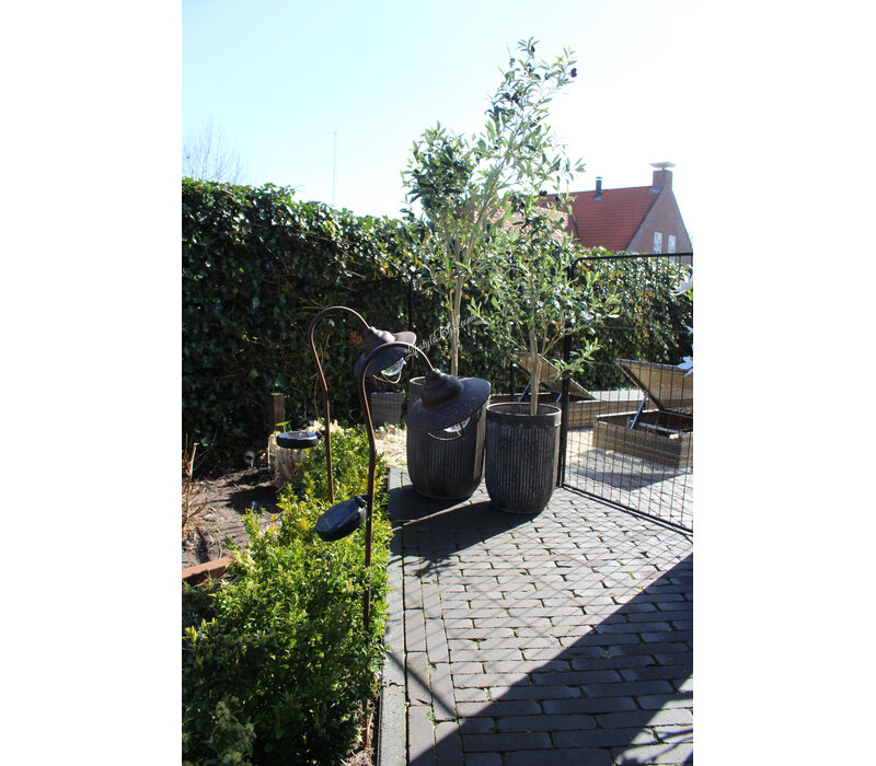 Roestige plantenbak metaal Bart