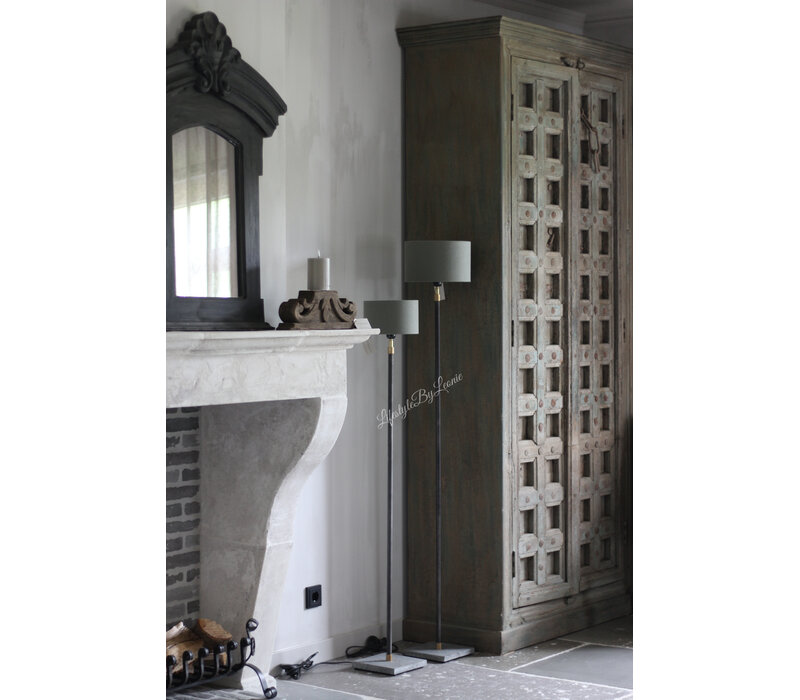 Grijs metalen vloerlamp met hardstenen voet 140 cm