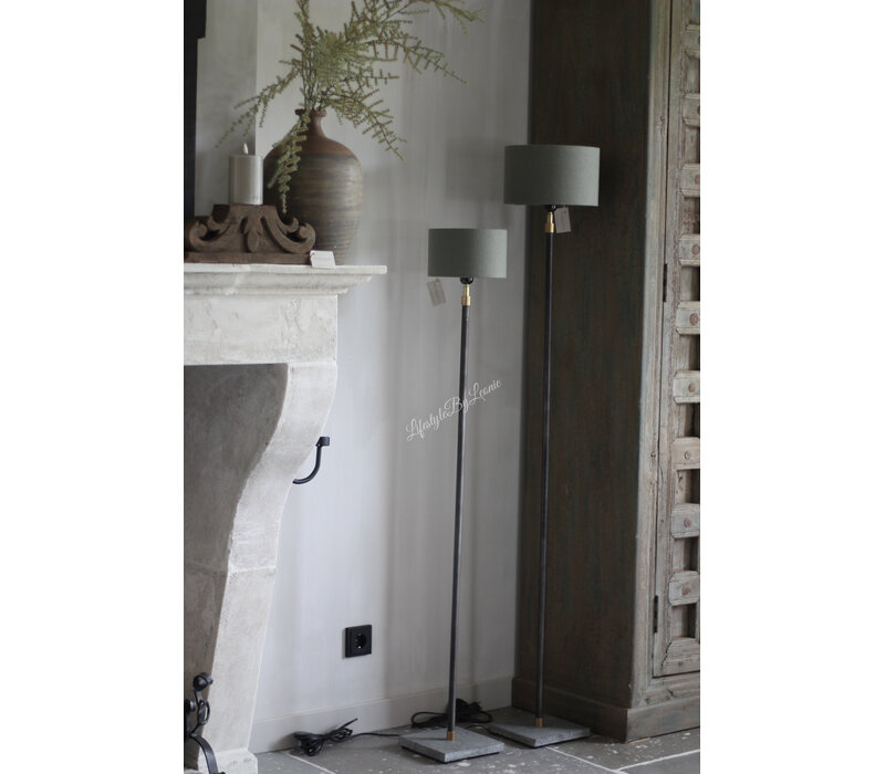 Grijs metalen vloerlamp met hardstenen voet 140cm