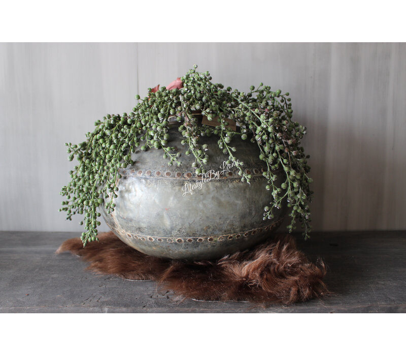 Ronde metalen oude waterkruik 34x34cm