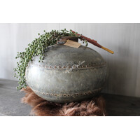 Ronde metalen oude waterkruik 34x34cm