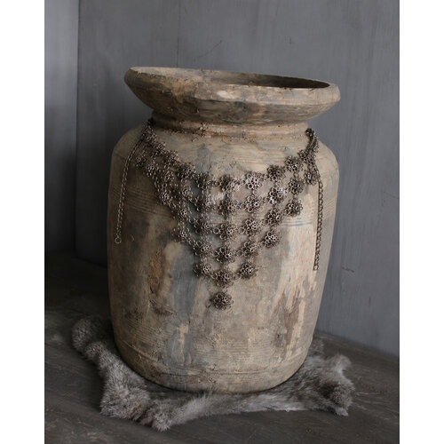 Sobere metalen kruik / pot ketting 