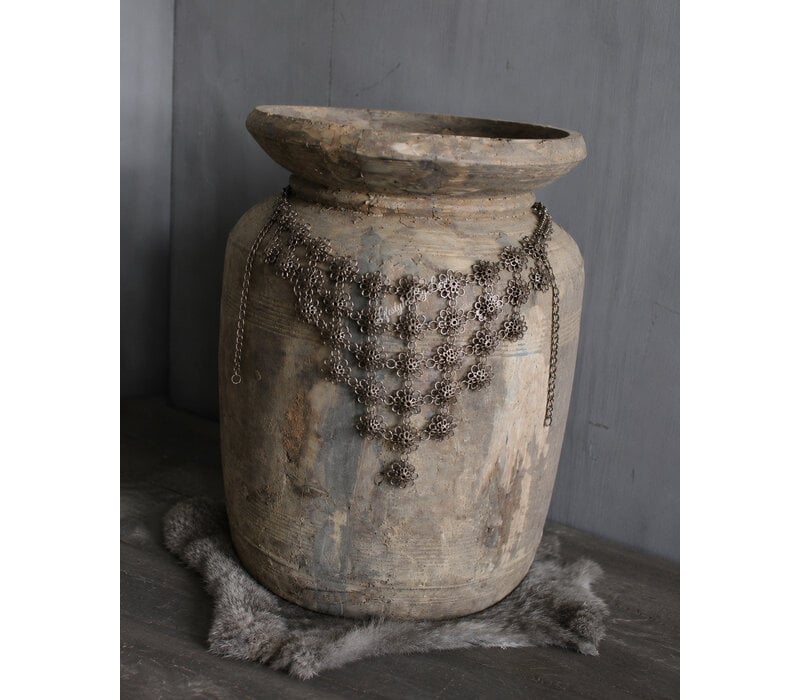 Sobere metalen kruik / pot ketting