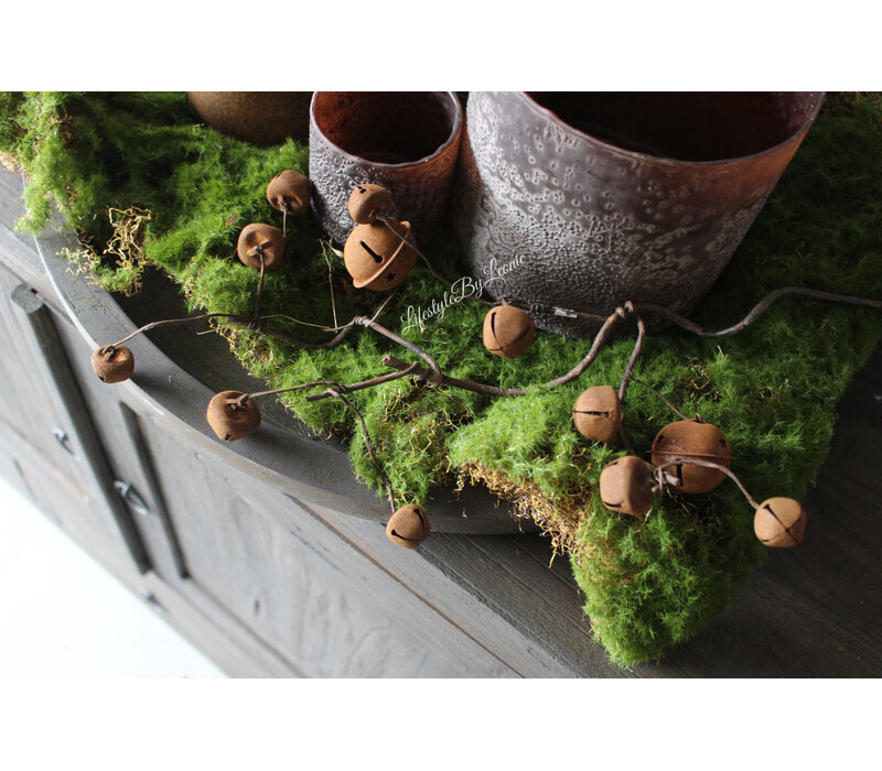 Roestige kerstbellen aan tak 55 cm