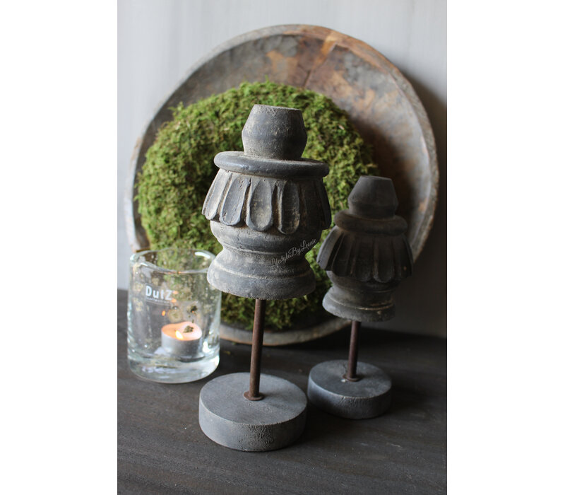 Aura Peeperkorn ornament on stand