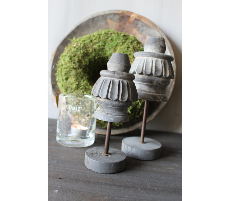 Aura Peeperkorn ornament on stand