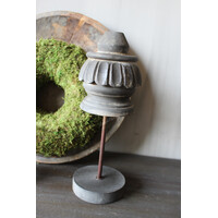Aura Peeperkorn ornament on stand