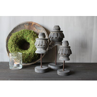 Aura Peeperkorn ornament on stand
