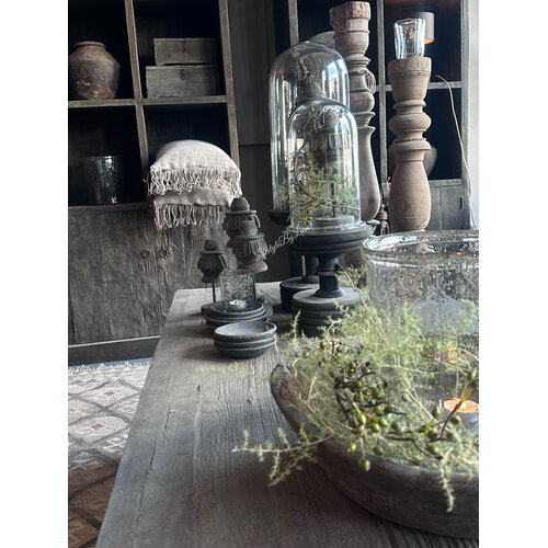 Aura Peeperkorn ornament on stand 
