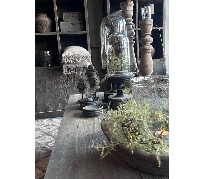 Aura Peeperkorn ornament on stand
