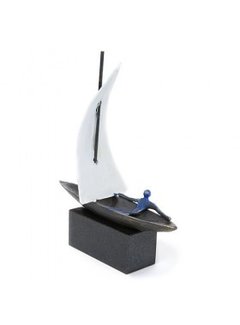 Corry Ammerlaan Beeld voor de wind - zeilbootje (incl. verzending & geschenkdoos)