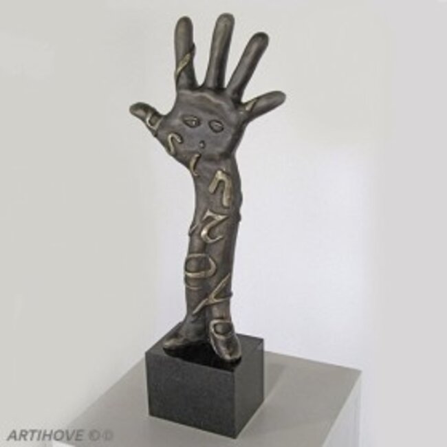 Corry Ammerlaan Sculptuur Using your head, hands and eyes