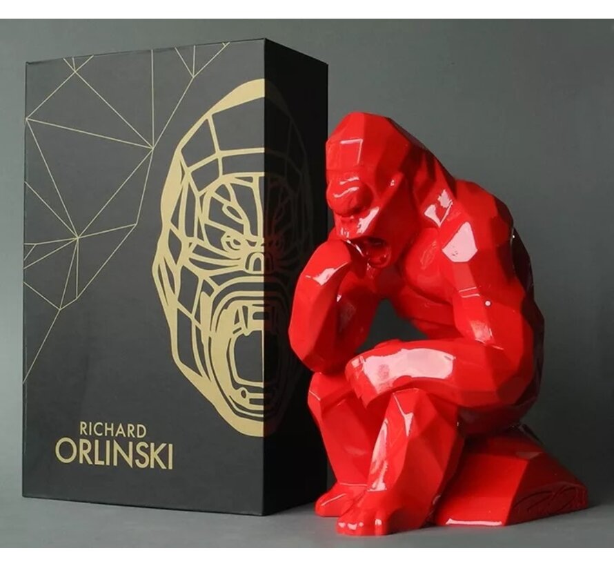 Richard Orlinski Kong in denker pose