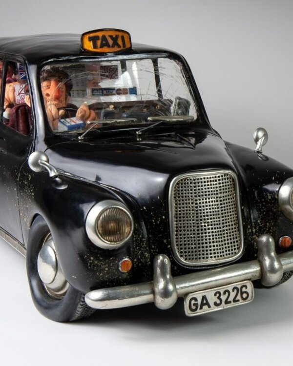 Guillermo Forchino beelden Gave London Taxi van Guillermo Forchino