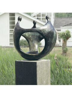 Corry Ammerlaan Bronzen beeld een bolwerk van samenwerking