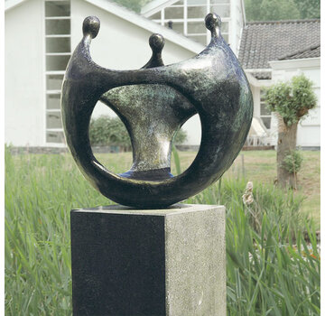 Corry Ammerlaan Bronzen beeld een bolwerk van samenwerking