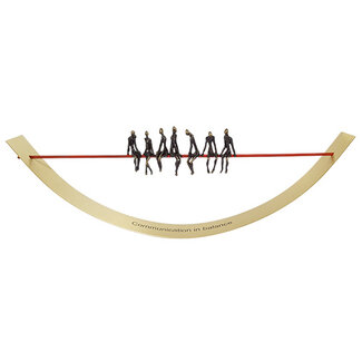 Corry Ammerlaan Beautiful people in communication sculptuur 7 personen