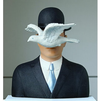 Beeld L’homme au chapeau melon naar Magritte