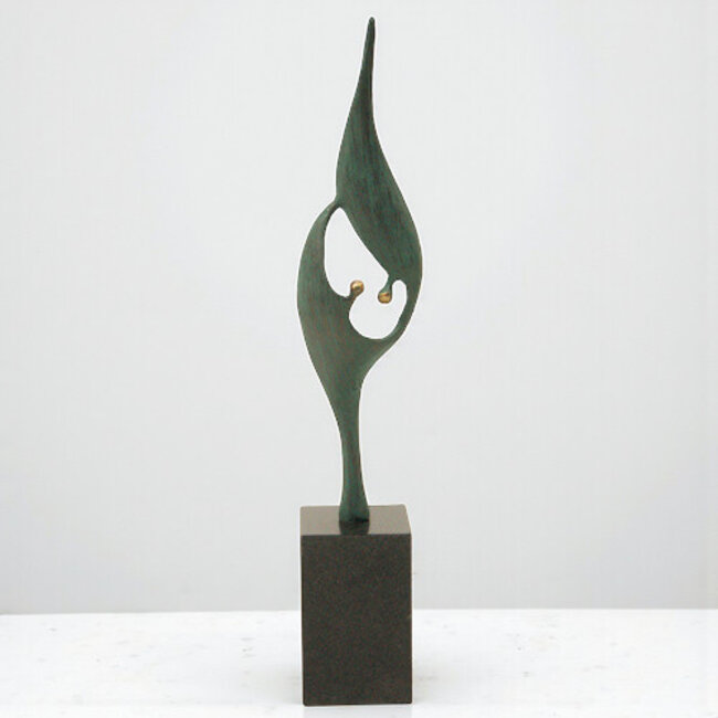 Corry Ammerlaan Sculptuur elkaar op handen dragen