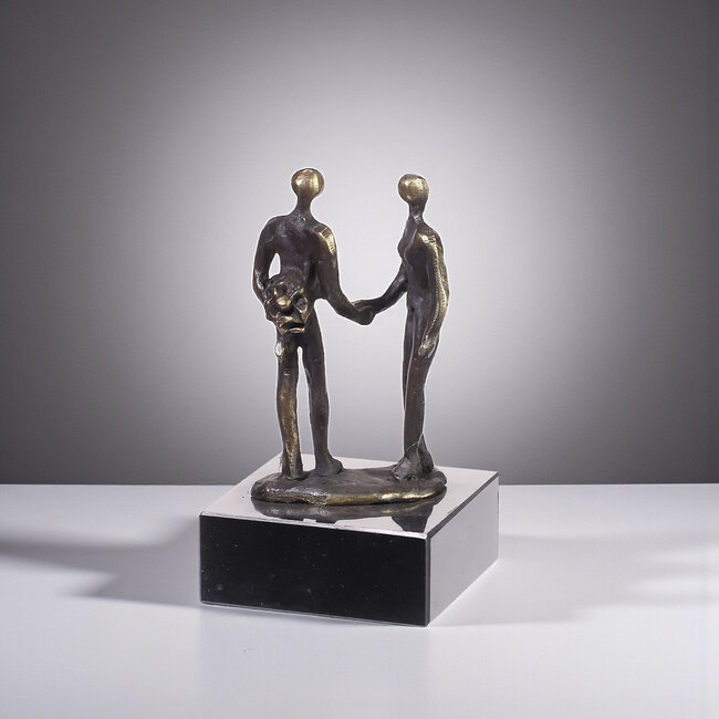 Ger van Tankeren Dat verdient een bloemetje. Verbronsd beeldje