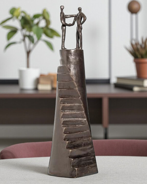 Corry Ammerlaan Bronzen beeld  - Teaming at the top (incl. luxe geschenkdoos)