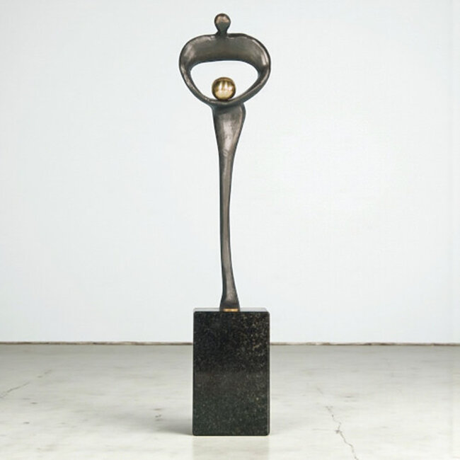 Corry Ammerlaan Bronzen beeld de gouden bron van inspiratie