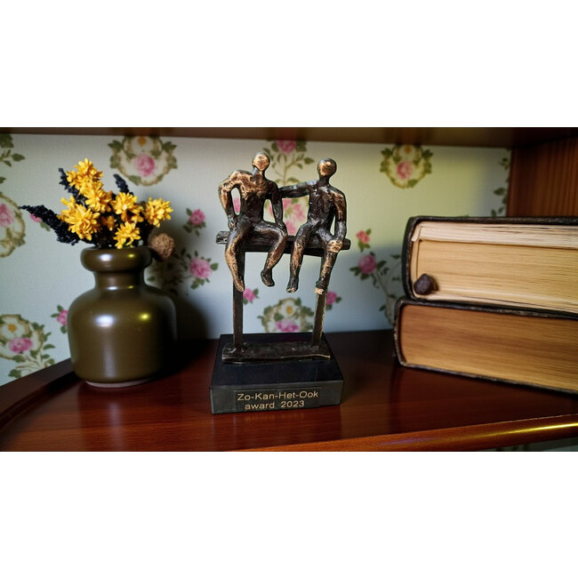 Ger van Tankeren Special Care. Verbronsd beeld. Speciale zorg voor elkaar