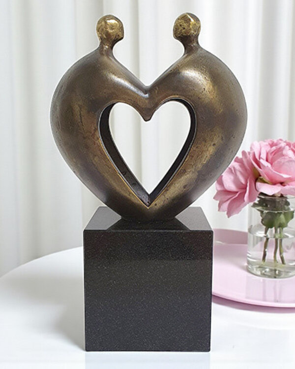 Corry Ammerlaan Beeld Hart voor elkaar verbronsd(incl. verzending en luxe geschenkdoos)