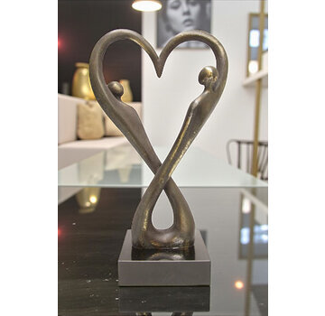 Bronzen beeld With Love