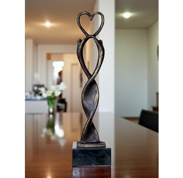 Ger van Tankeren Bronzen beeld Het hart op de juiste plaats(incl. verzending)