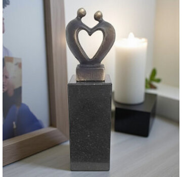 Corry Ammerlaan Herinneringssculptuur Hart voor Elkaar met ruimte voor haarlok of ring