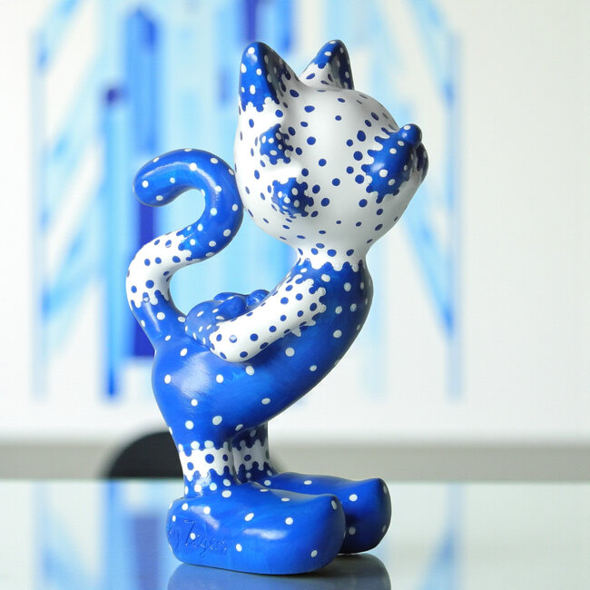 Jacky Zegers Jacky Zegers de kat Mina in blauw wit