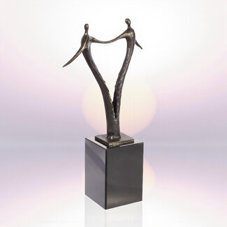 Bronzen beeld 'Liefde voor elkaar'  (in de vorm van een hart)
