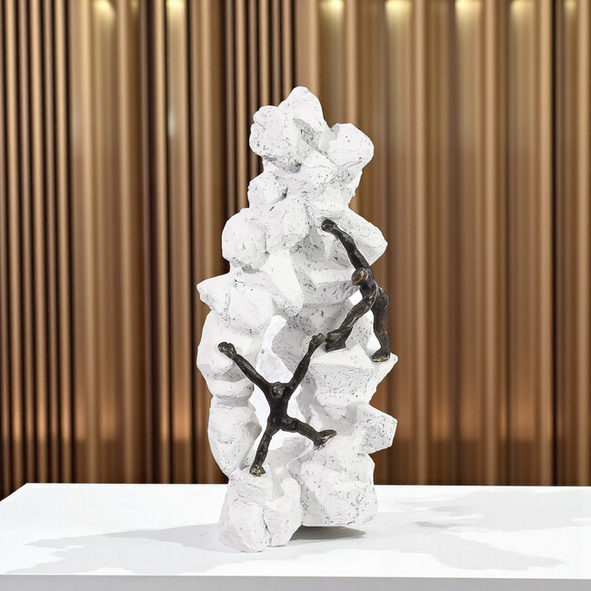 Ger van Tankeren De helpende hand toesteken. sculptuur