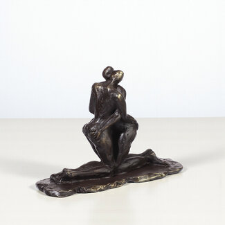 Ger van Tankeren Beeld Geborgenheid samen knielend