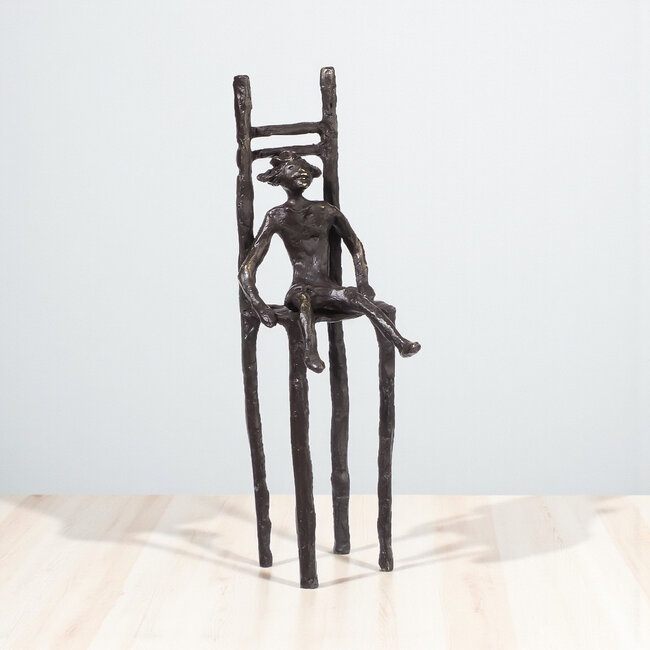 Ger van Tankeren Meisje op stoel Bronzen beeldje