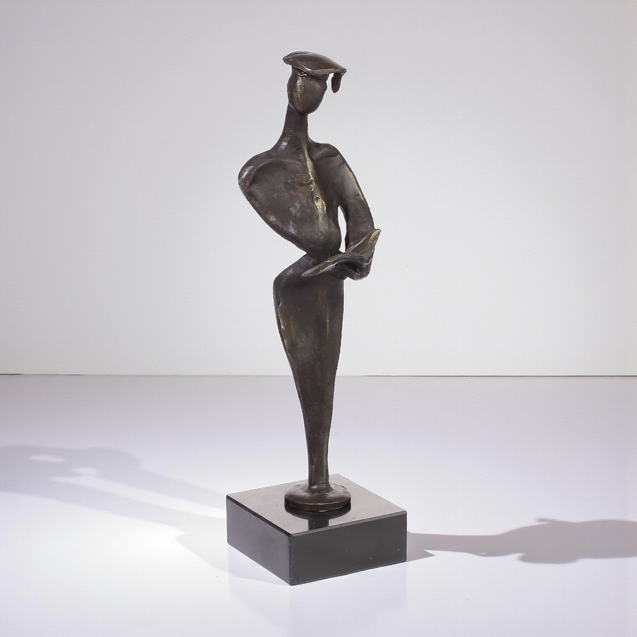 Verras de geslaagde met een uniek bronzen beeld