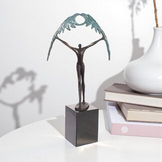 Ger van Tankeren Ouverture – Bronzen sculptuur van overwinning en nieuw begin