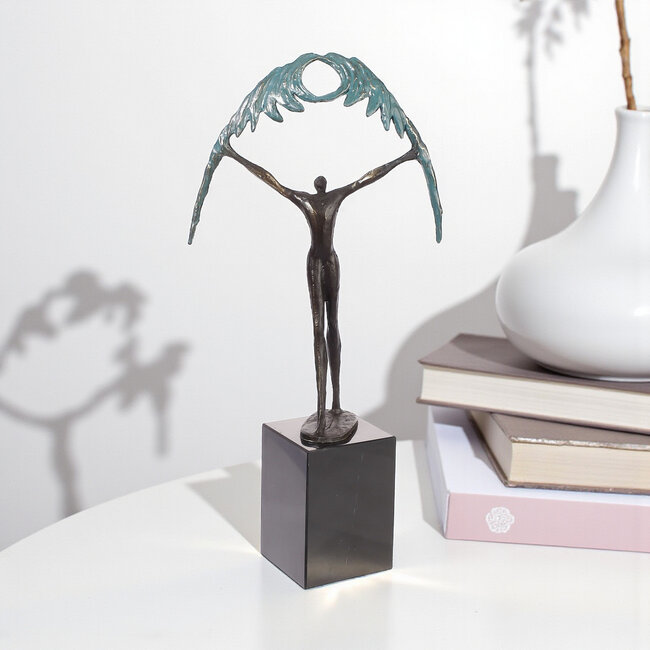 Ouverture – Bronzen sculptuur van overwinning en nieuw begin