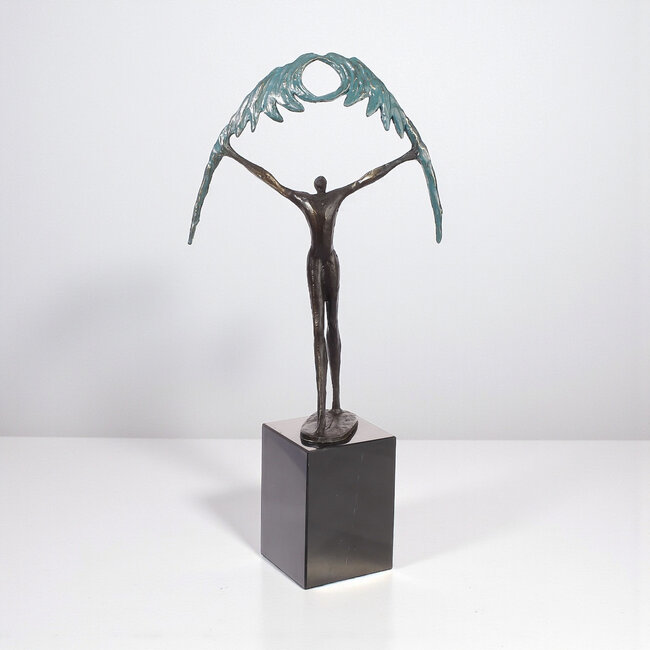 Ger van Tankeren Ouverture – Bronzen sculptuur van overwinning en nieuw begin