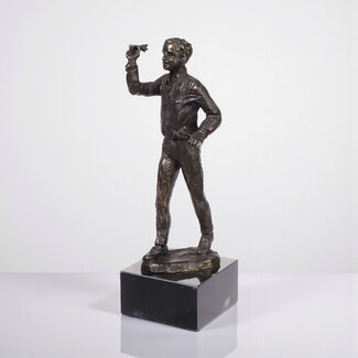 Ger van Tankeren Bronzen beeld Darten